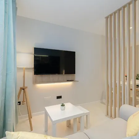 Elegante Y Luminoso En - Apto 1 By ויגו